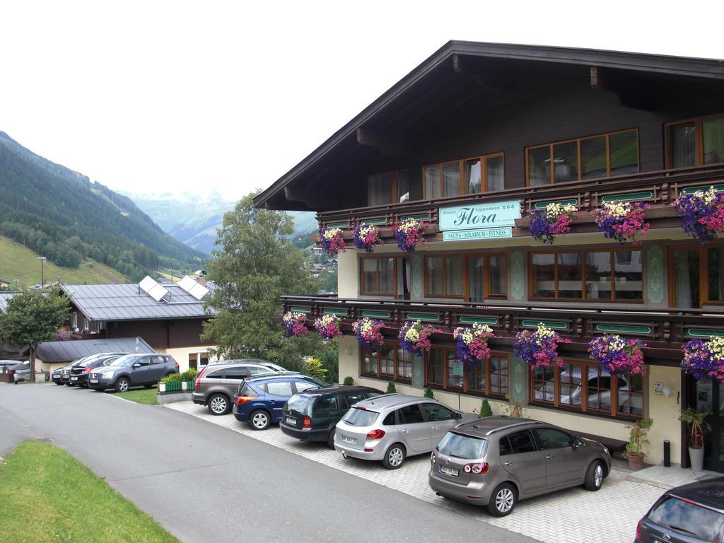 Hotel-Pension Flora Saalbach-Hinterglemm Extérieur photo