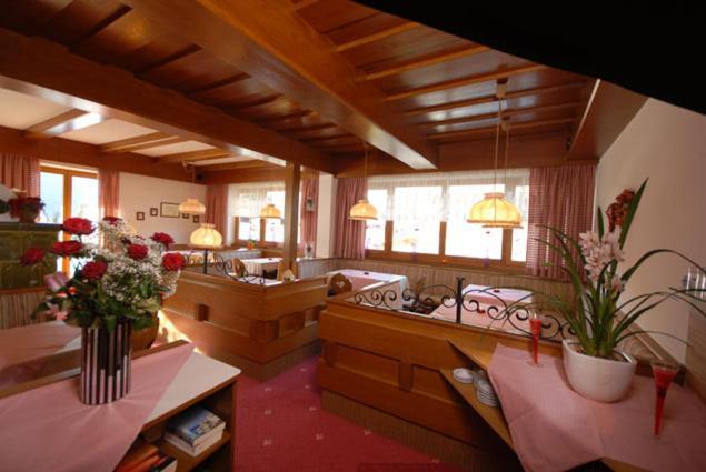 Hotel-Pension Flora Saalbach-Hinterglemm Extérieur photo